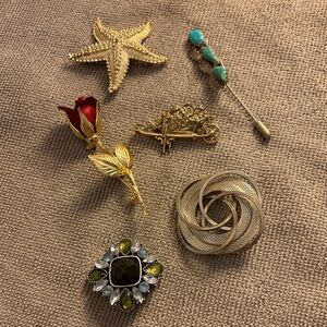 Vintage Brooch Set